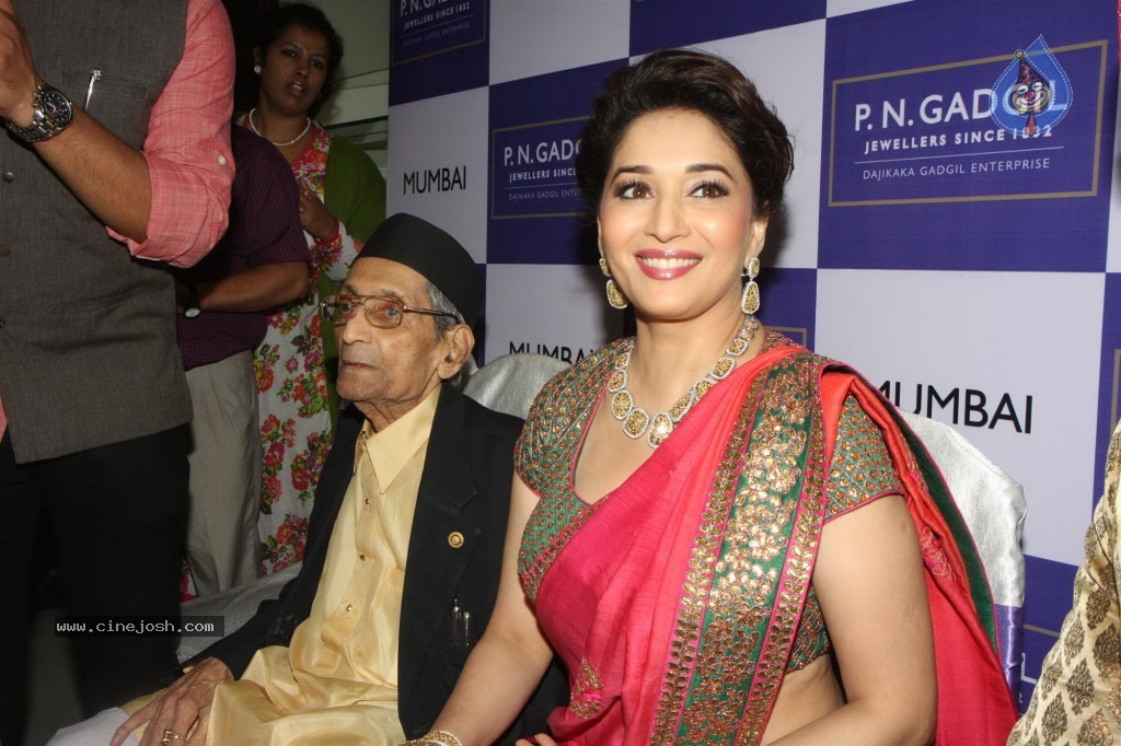 PN Gadgil Jewellers Showroom Launch - 5 / 44 photos