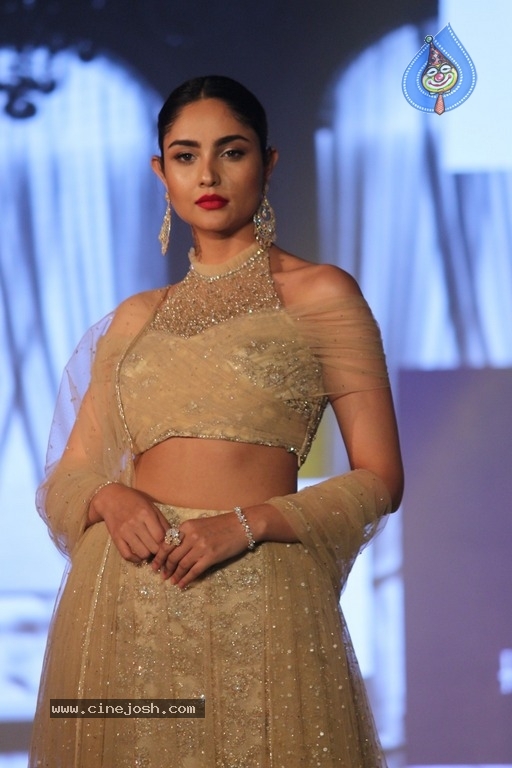 Pooja Hegde and Shamita Shetty at She Matters Fashion Show Photos - 15 / 55 photos