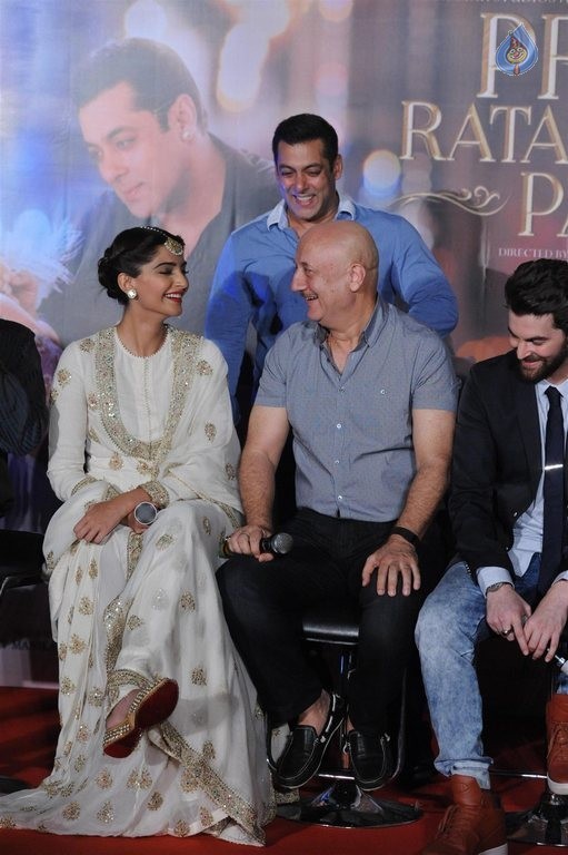 Prem Ratan Dhan Payo Trailer Launch - 8 / 62 photos