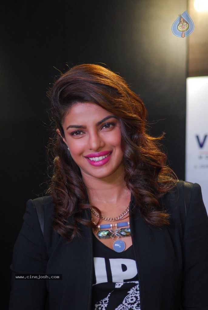 Priyanka Chopra at Reliance Digital Express  - 10 / 70 photos