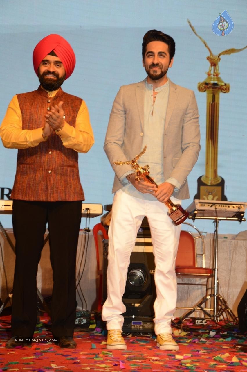 Punjabi Icon Awards at Baisakhi Di Raat 2015 - 10 / 22 photos