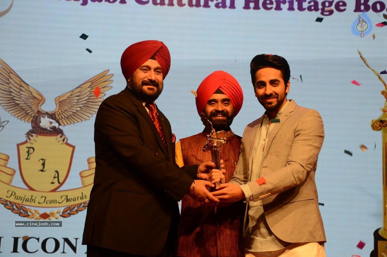 Punjabi Icon Awards at Baisakhi Di Raat 2015 - 18 / 22 photos