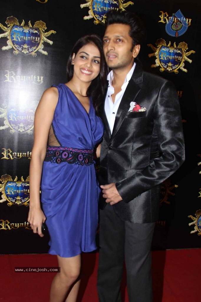 Ritesh n Genelia Pre Marriage Bash - 47 / 108 photos