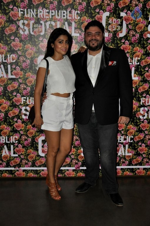 Riyaaz Amlani Fun Republic Social Launch - 8 / 21 photos