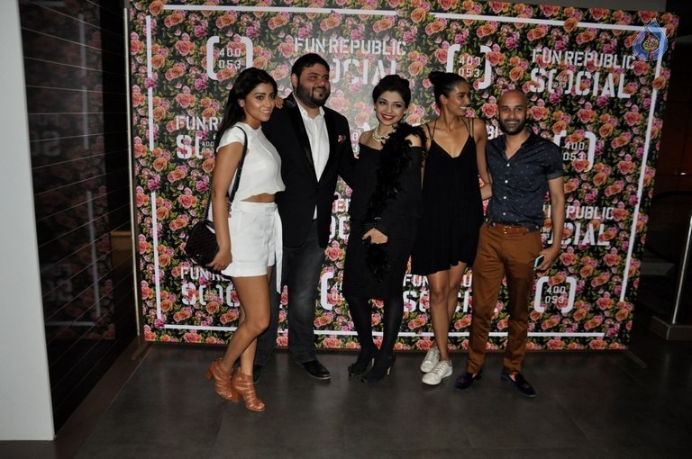 Riyaaz Amlani Fun Republic Social Launch - 19 / 21 photos