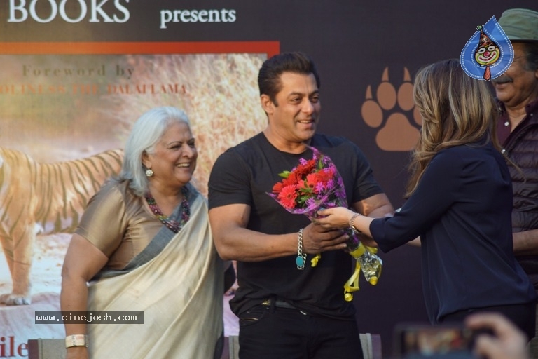 Salman Khan And Katrina Kaif At Bina Kak Book Launch - 8 / 20 photos