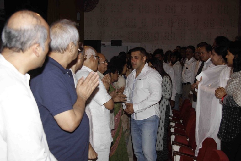 Salman Khan at Prayer Meet of Rajat Badjatya - 18 / 34 photos