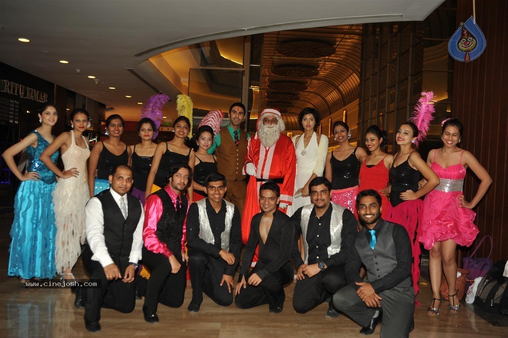 Sandip and Jesse Hosted Christmas Party - 19 / 105 photos
