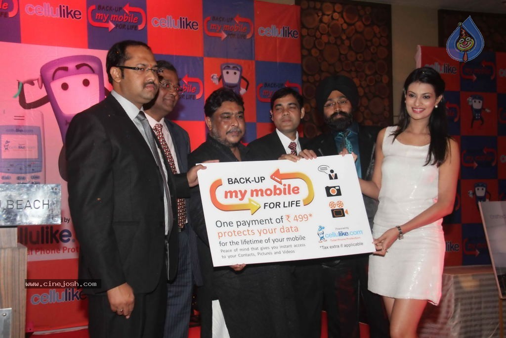 Sayali Bhagat Launches Cellulike Data Card - 49 / 79 photos