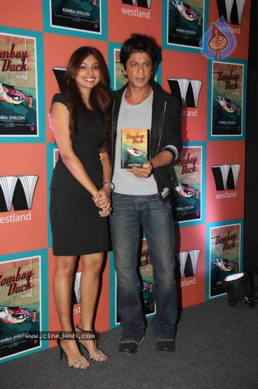 Shah Rukh Khan Launching Kanika Dhillon's Book - 1 / 32 photos