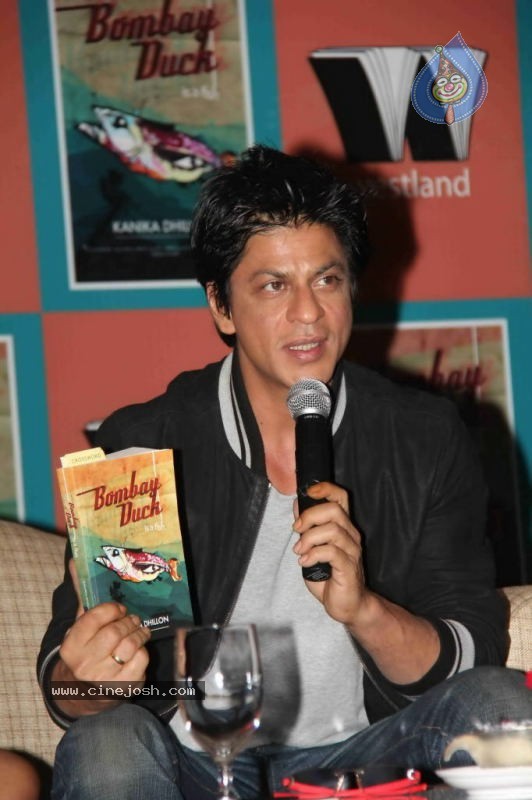 Shah Rukh Khan Launching Kanika Dhillon's Book - 6 / 32 photos