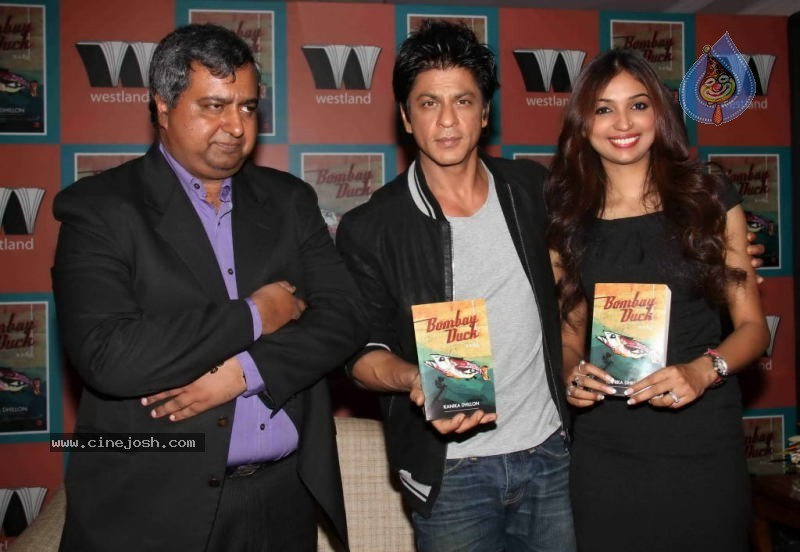 Shah Rukh Khan Launching Kanika Dhillon's Book - 9 / 32 photos