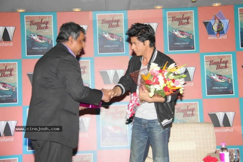 Shah Rukh Khan Launching Kanika Dhillon's Book - 31 / 32 photos