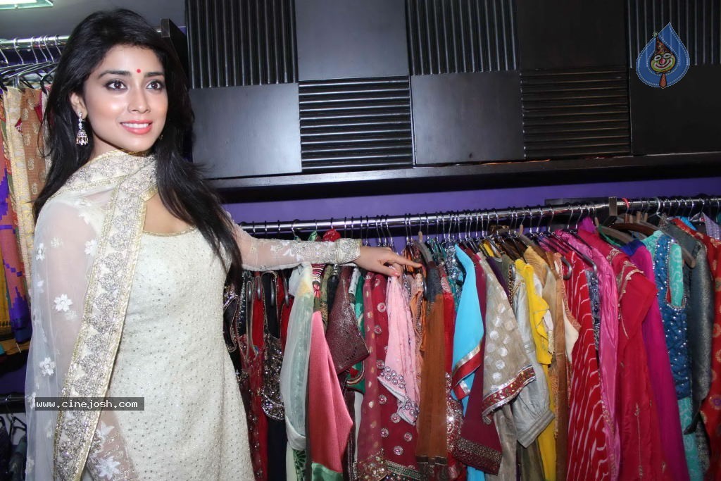 Shriya Launches Inner Wheel Club Store - 5 / 33 photos