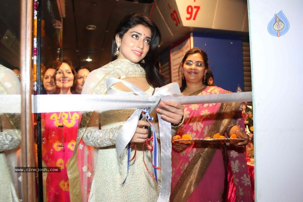 Shriya Launches Inner Wheel Club Store - 11 / 33 photos