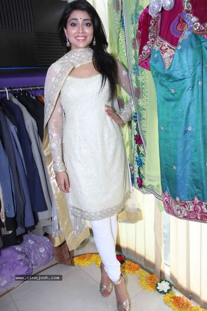 Shriya Launches Inner Wheel Club Store - 12 / 33 photos