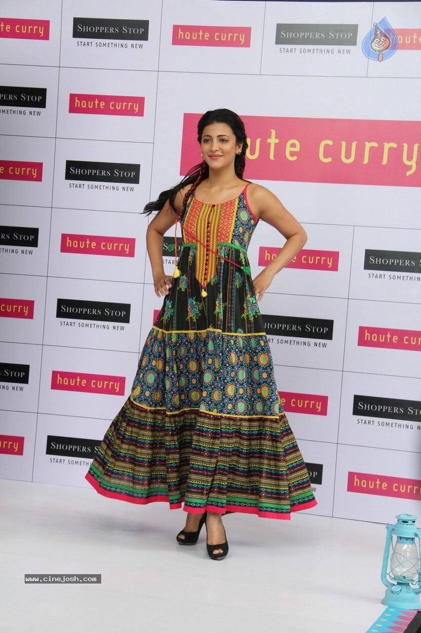 Shruti Haasan at Haute Curry Fashion Show - 3 / 49 photos