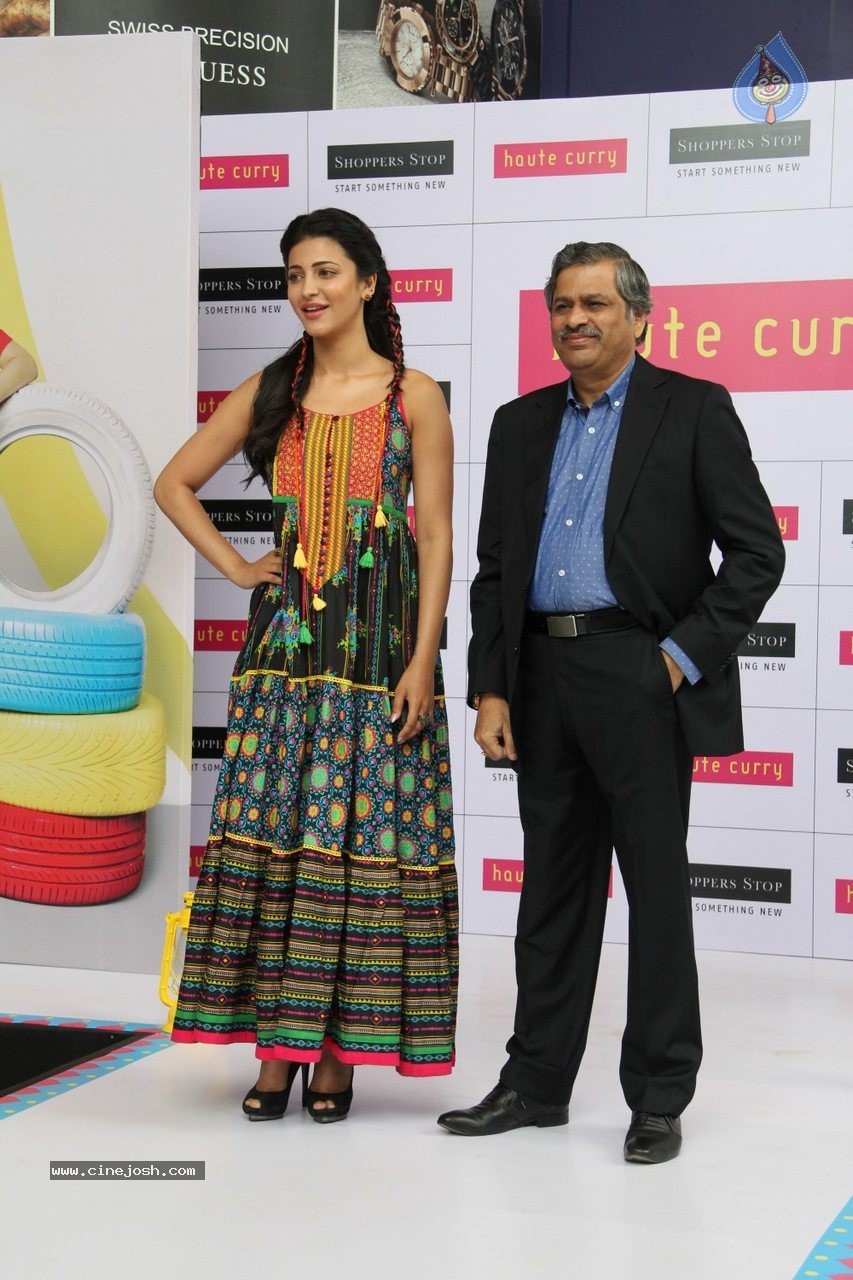 Shruti Haasan at Haute Curry Fashion Show - 4 / 49 photos