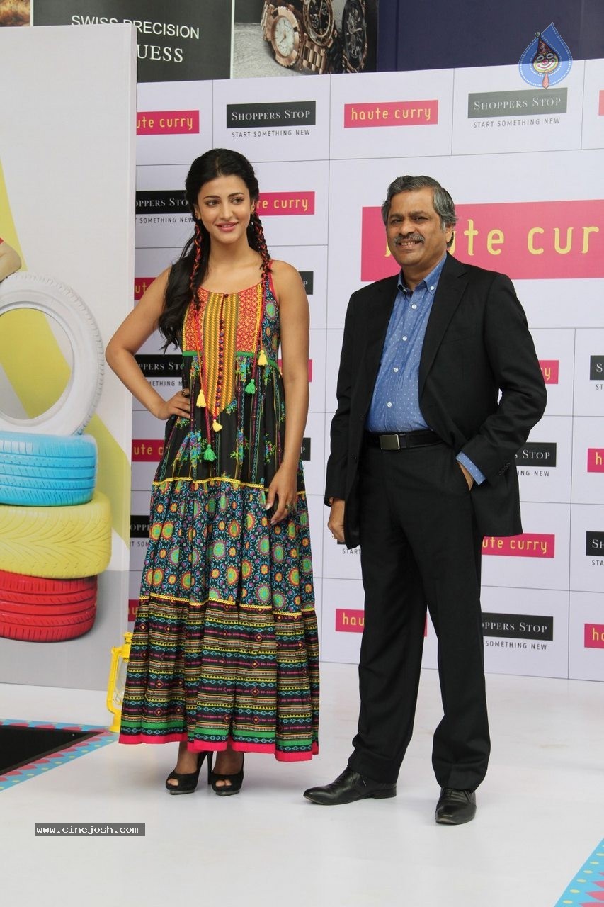 Shruti Haasan at Haute Curry Fashion Show - 11 / 49 photos