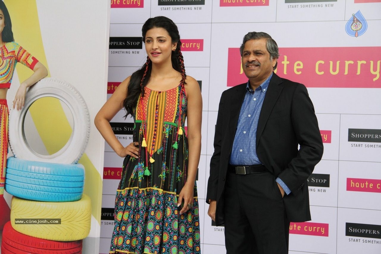 Shruti Haasan at Haute Curry Fashion Show - 19 / 49 photos