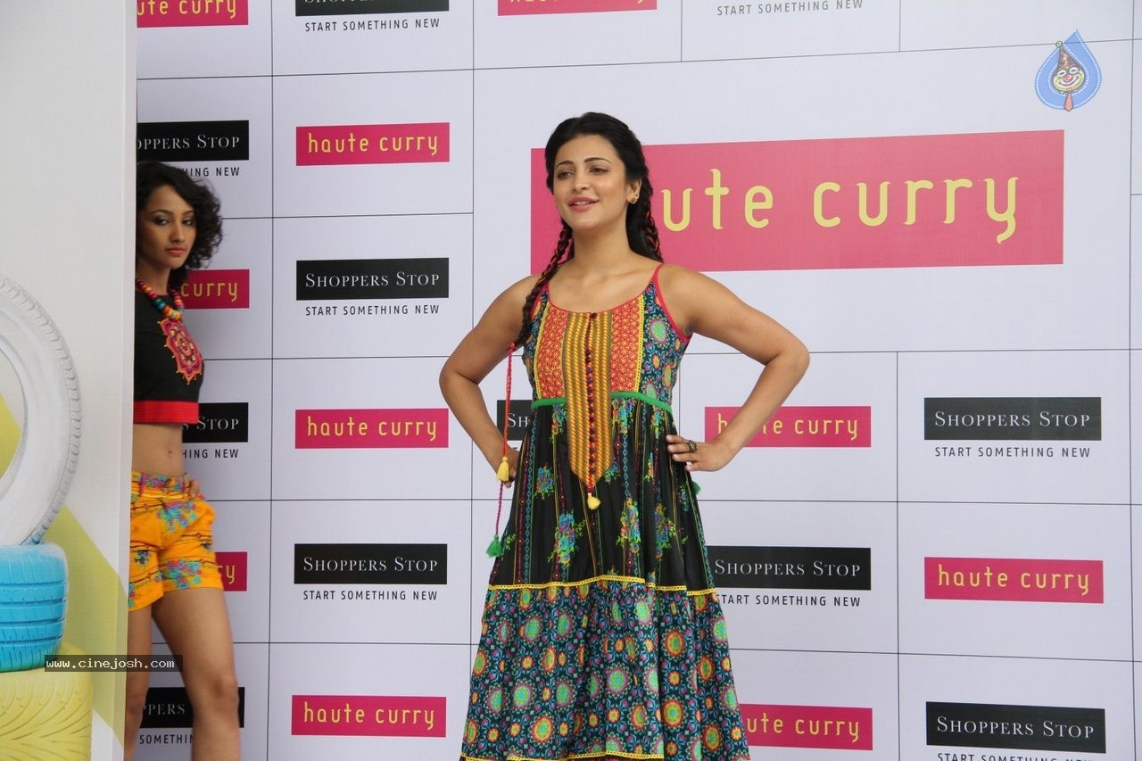 Shruti Haasan at Haute Curry Fashion Show - 21 / 49 photos