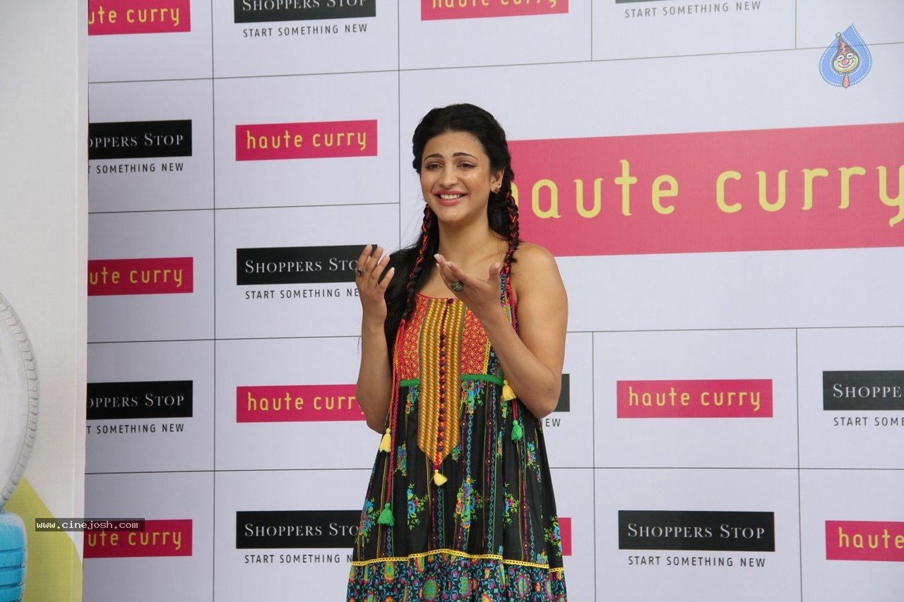 Shruti Haasan at Haute Curry Fashion Show - 40 / 49 photos