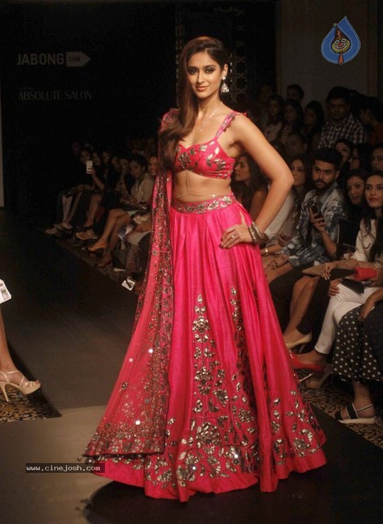 Shruti Haasan n Ileana Walks the Ramp at LFW 2014 - 15 / 28 photos