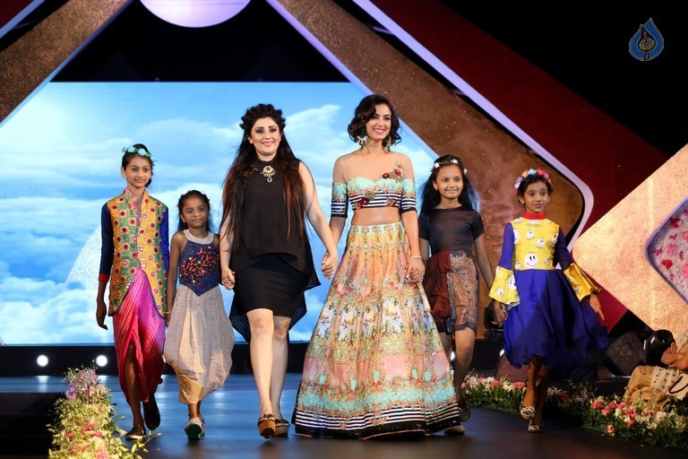 Smile Foundation 11th Edition Of Ramp For Champs - 14 / 63 photos
