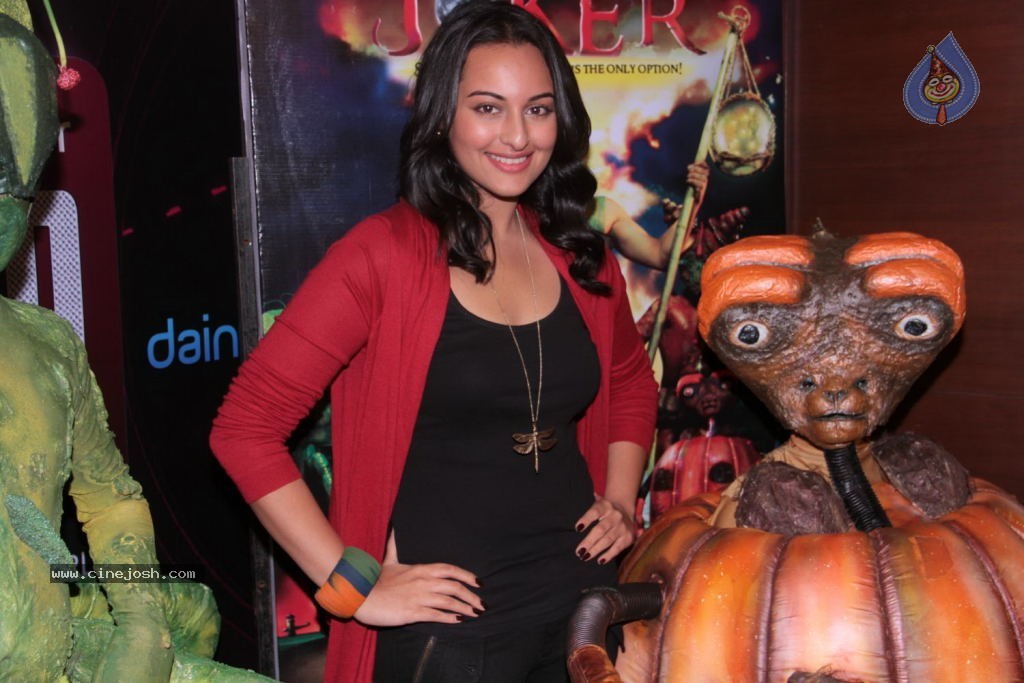 Sonakshi Sinha at Joker Film Event - 18 / 41 photos