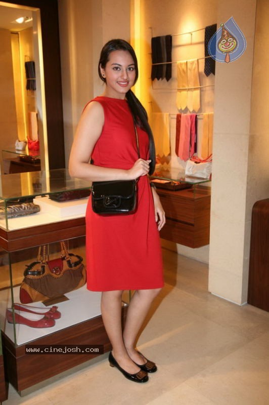 Sonakshi Sinha at The Launch of My Salvatore Ferragamo Collection - 4 / 35 photos