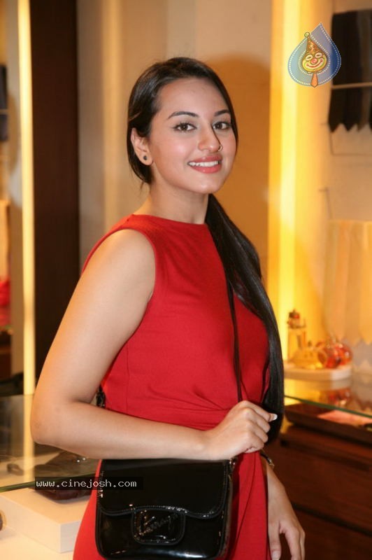 Sonakshi Sinha at The Launch of My Salvatore Ferragamo Collection - 11 / 35 photos