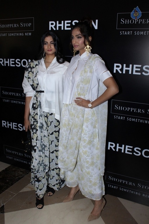 Sonam Kapoor and Rhea Kapoor at Rheson Event - 10 / 28 photos