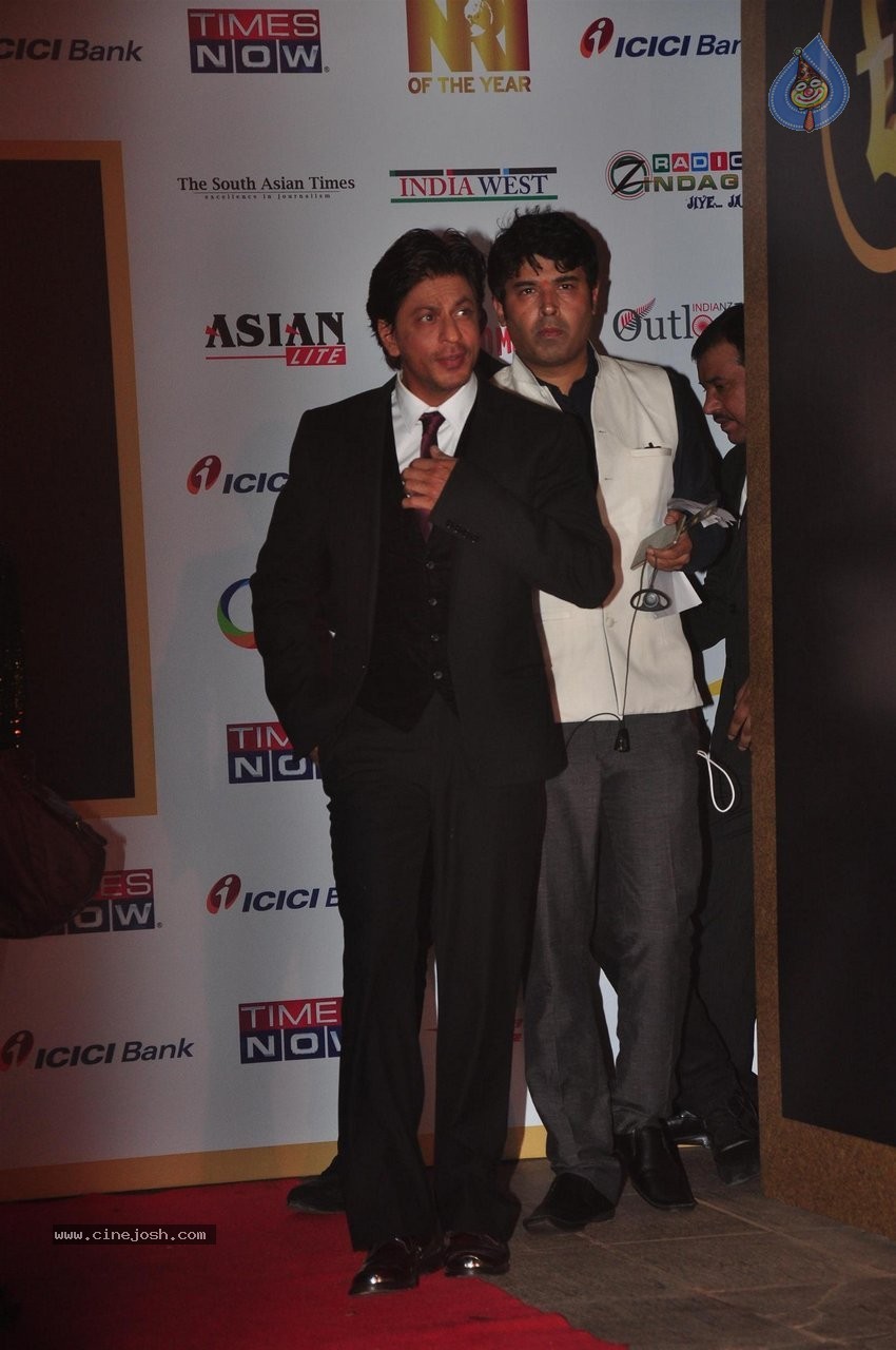 SRK at 2nd Edition of NRI of the Year Awards - 1 / 26 photos