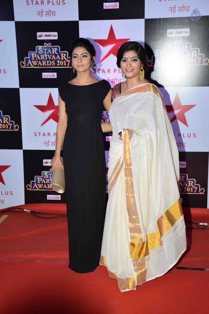 Star Parivar Awards 2017 Red Carpet Photos - 22 / 62 photos