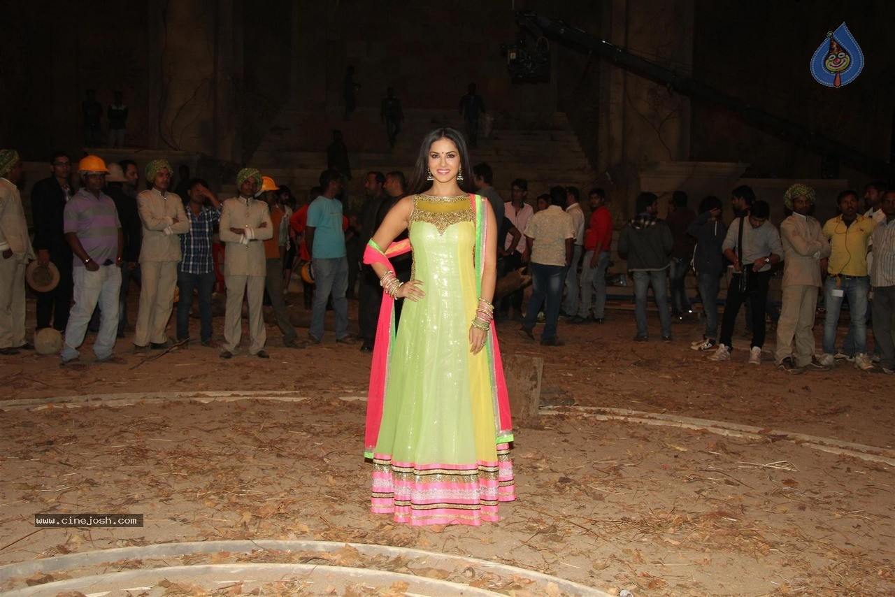 Sunny Leone at Film Leela Sets - 5 / 41 photos