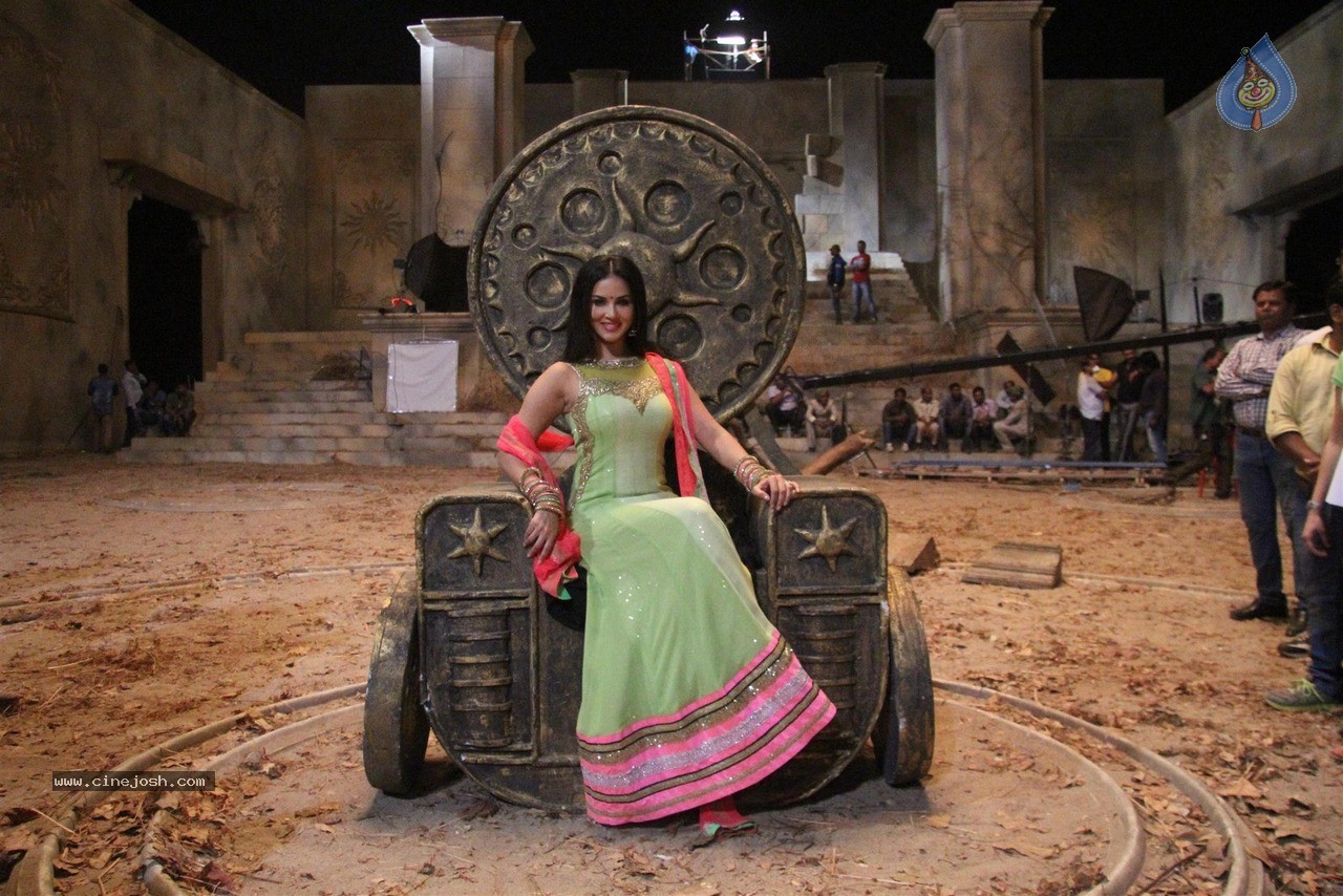 Sunny Leone at Film Leela Sets - 6 / 41 photos