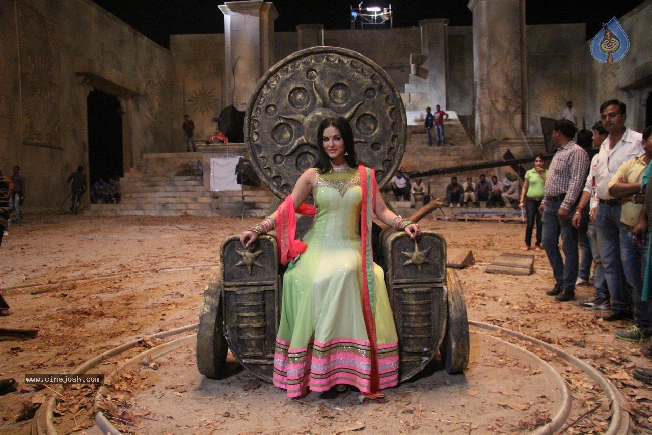 Sunny Leone at Film Leela Sets - 9 / 41 photos