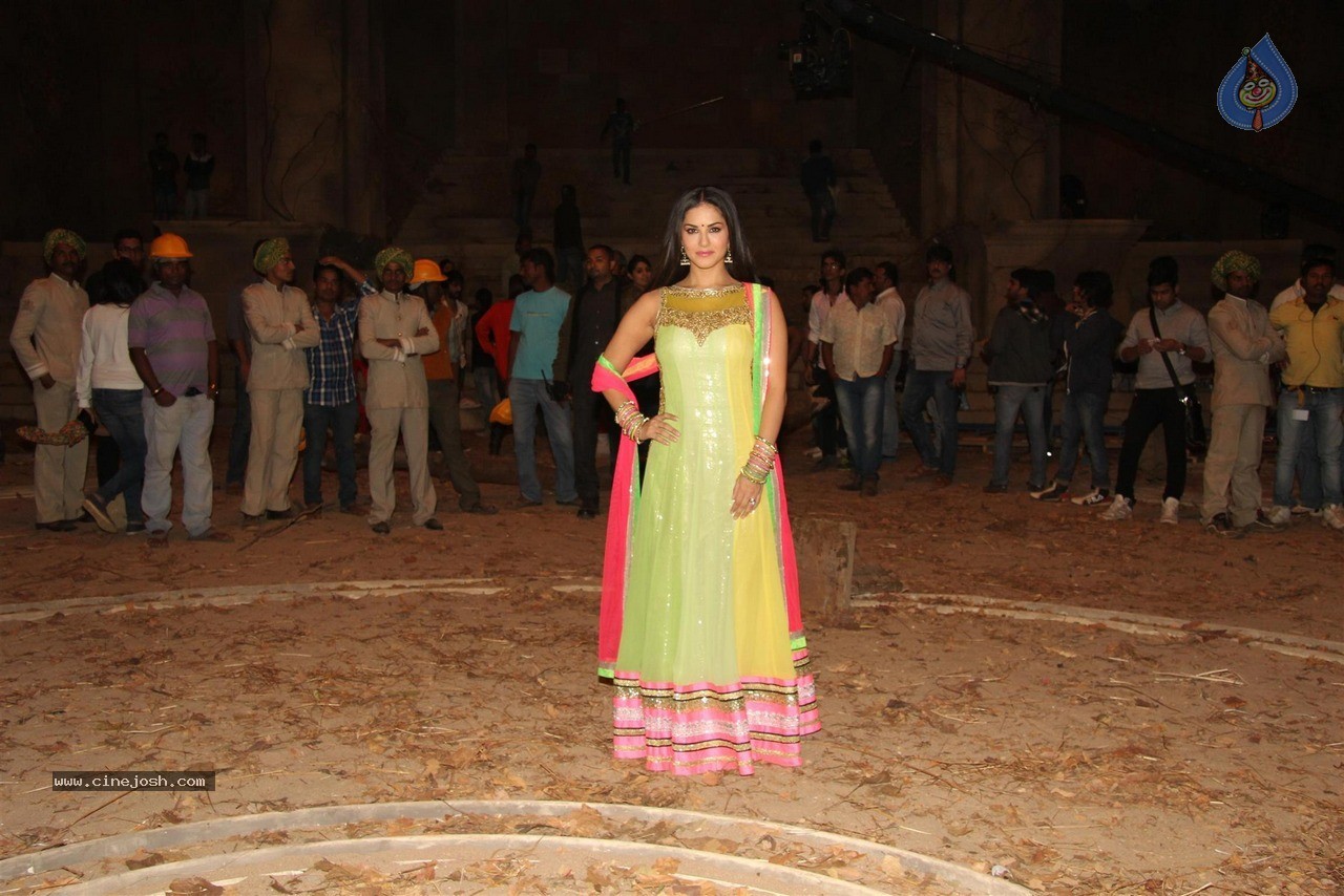 Sunny Leone at Film Leela Sets - 11 / 41 photos