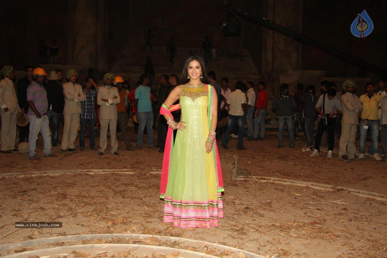 Sunny Leone at Film Leela Sets - 15 / 41 photos