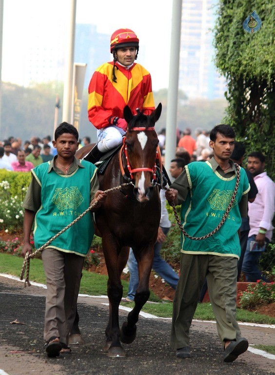 Sunny Leone at The Atilla Million Race Event - 11 / 38 photos