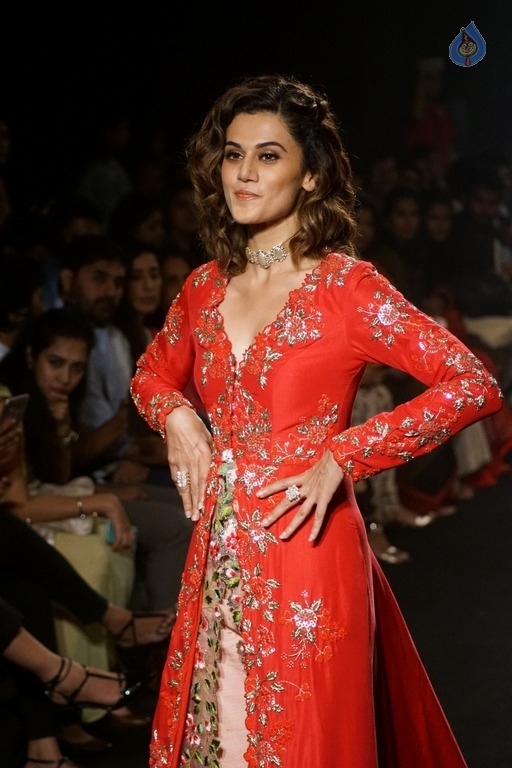 Taapsee at LFW Winter Festive 2017 - 18 / 18 photos