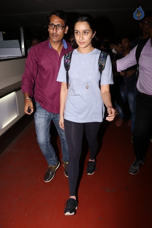 Tamanna and Shraddha Kapoor Spotted At Airport - 8 / 20 photos