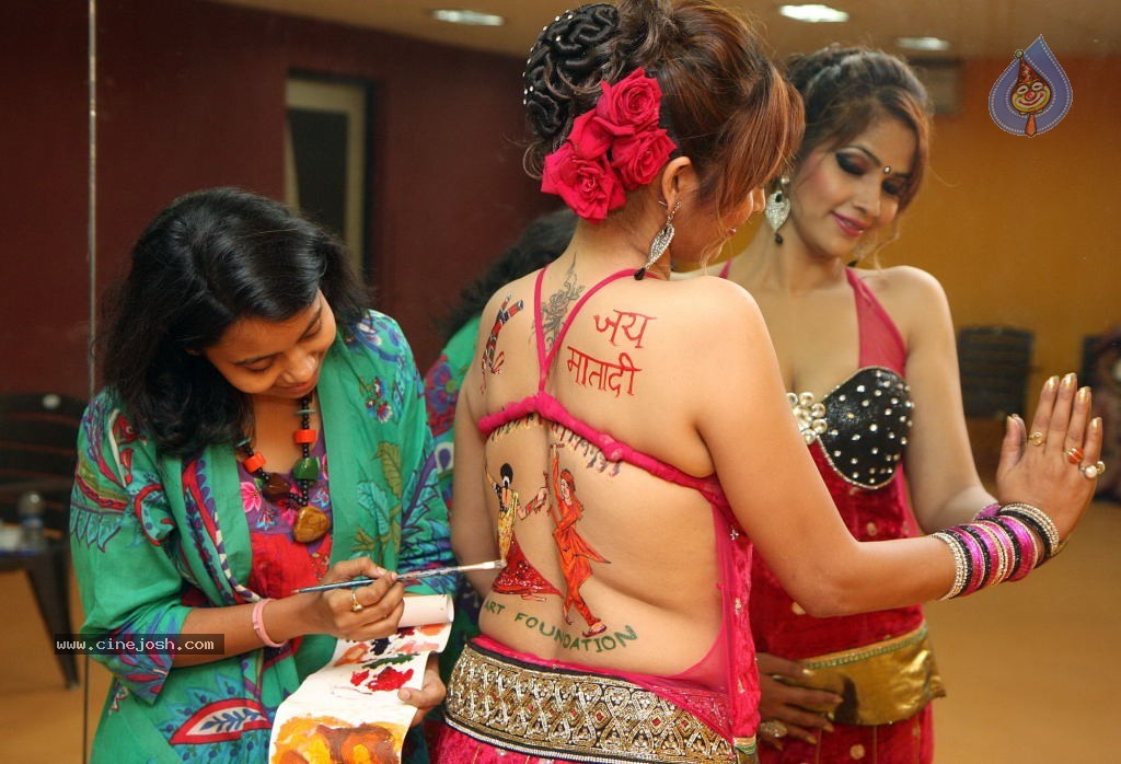 Data Bank Indian Model Body Painting Photos Tanisha With