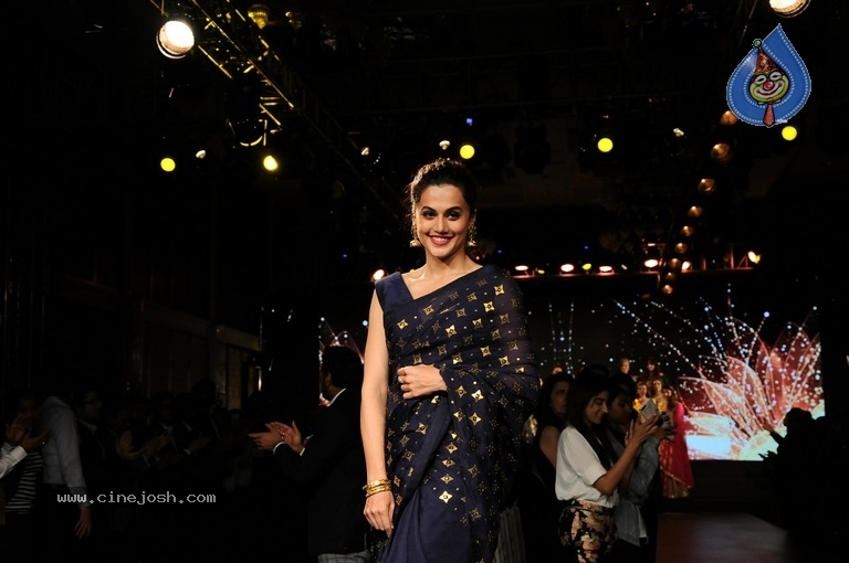 Tapsee Pannu At Forevermark Collection Fashion Show - 5 / 9 photos