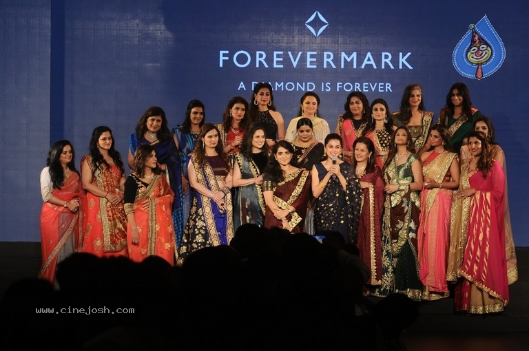 Tapsee Pannu At Forevermark Collection Fashion Show - 7 / 9 photos