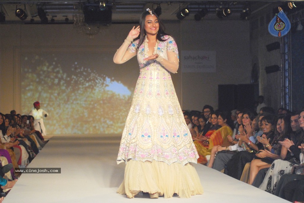 Tarun Tahiliani Solo Show for Sahachari Foundation - 8 / 39 photos