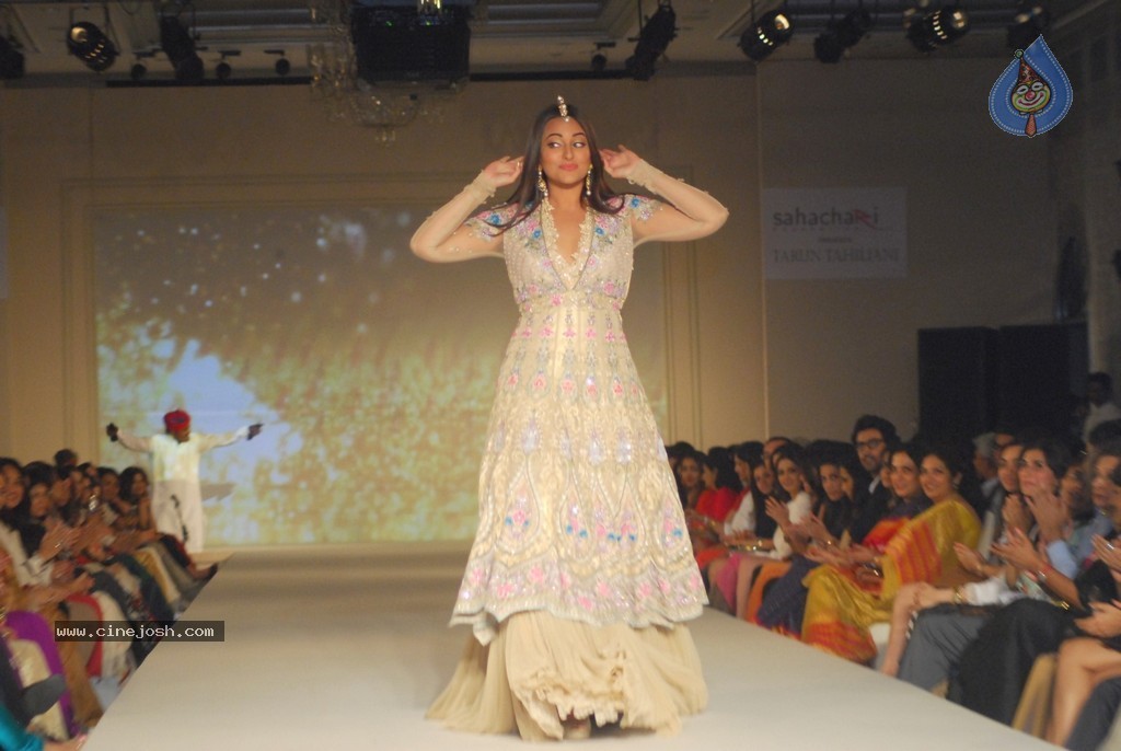 Tarun Tahiliani Solo Show for Sahachari Foundation - 13 / 39 photos