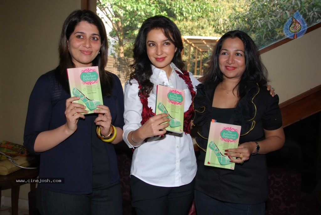 Tisca Chopra at Kiran Manral Book Launch - 8 / 23 photos