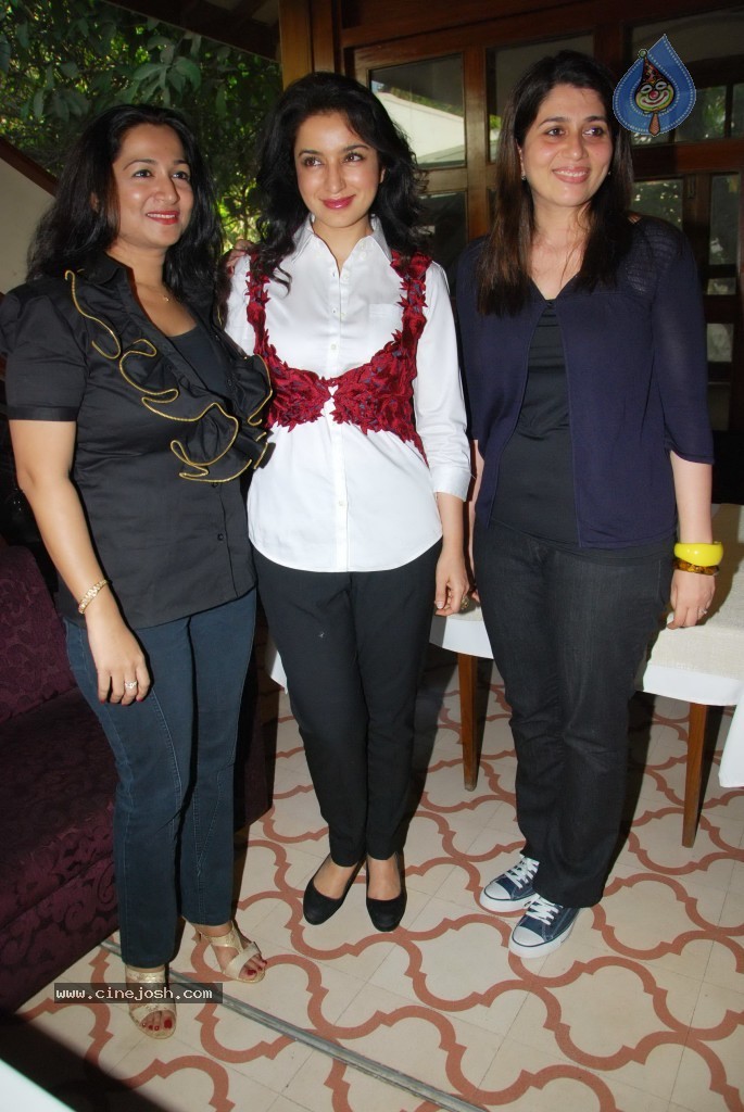 Tisca Chopra at Kiran Manral Book Launch - 16 / 23 photos