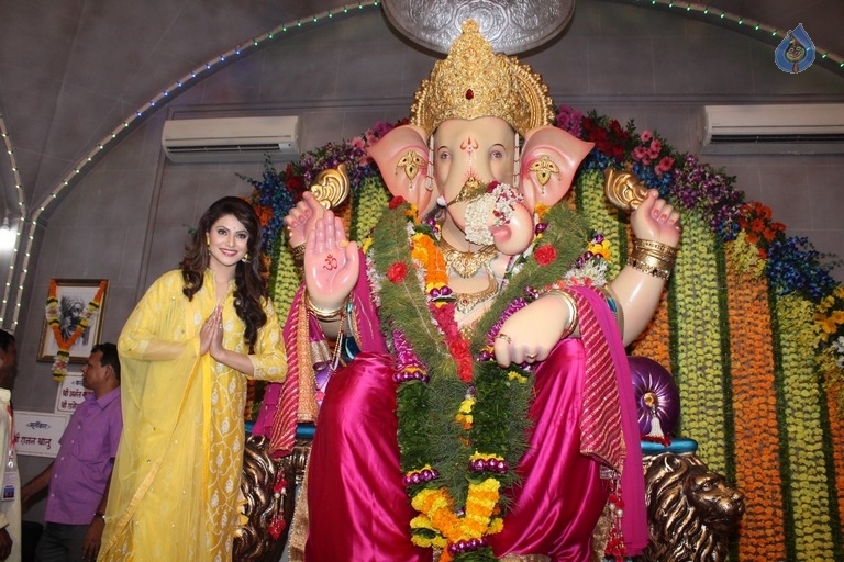 Urvashi Rautela and Poonam Pandey Ganesh Darshan Photos - 2 / 28 photos
